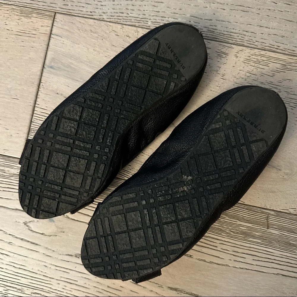 BURBERRY BLACK MEDALLION LOGO PEEP TOE LEATHER FLATS MADE IN ITALY SIZE 37 / 7 - Picture 8 of 12